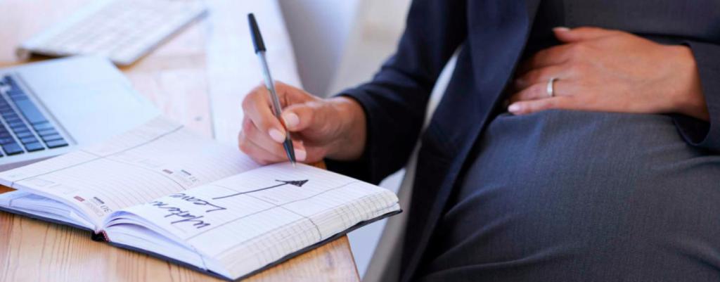 Беременная работает