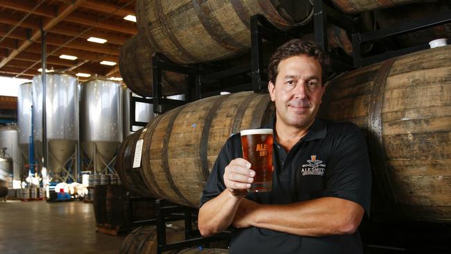 Мужчина с кружкой пива