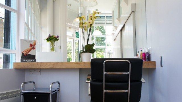 стойка ресепшена