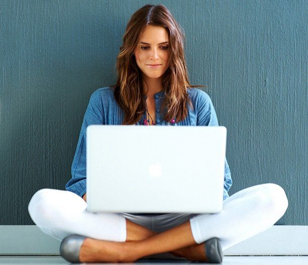 девушка с ноутбуком