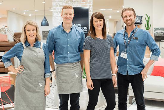 сотрудники мебельного магазина