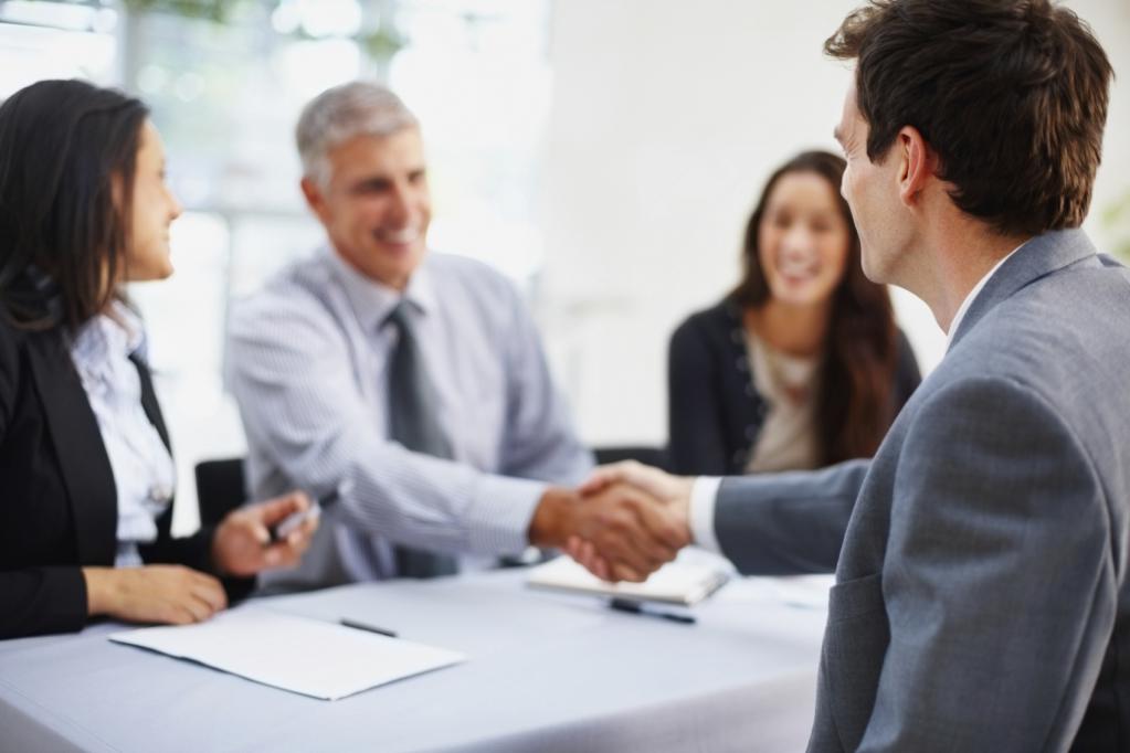 перевод совместителя в основные работники как правильно