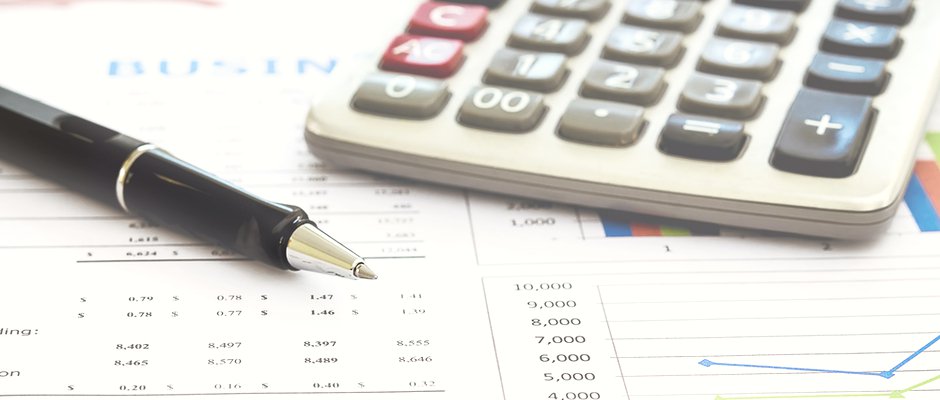 Авторучка, документ, калькулятор