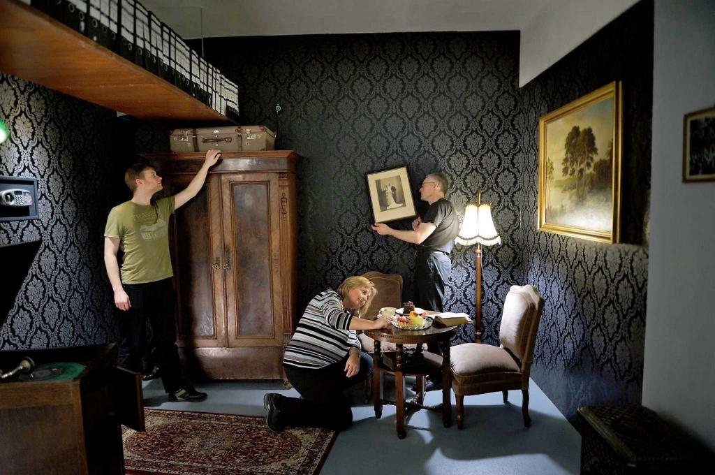 Изучение квест-комнаты.