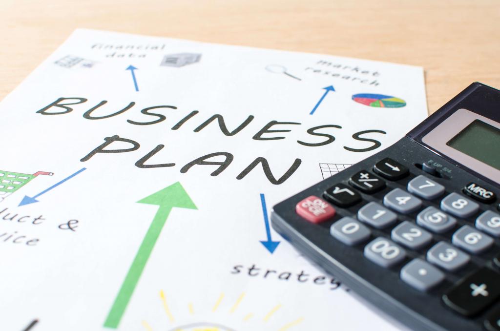 Бизнес план на столе.