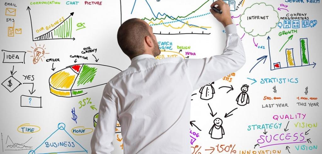 Составляет план