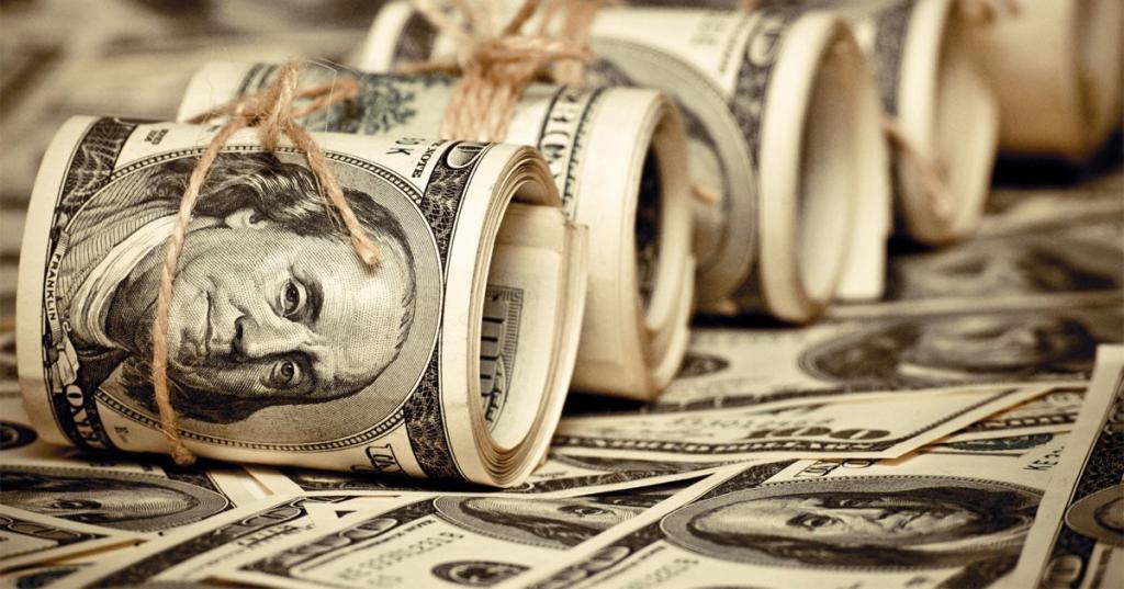 Скрученные доллары.