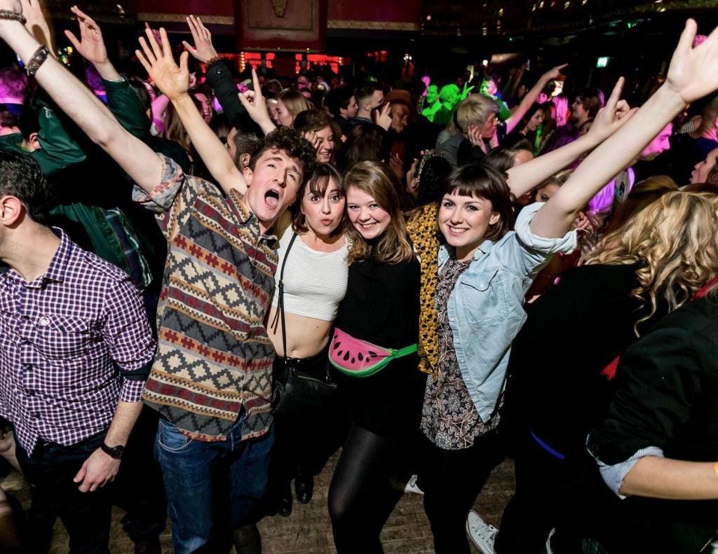 молодежная дискотека