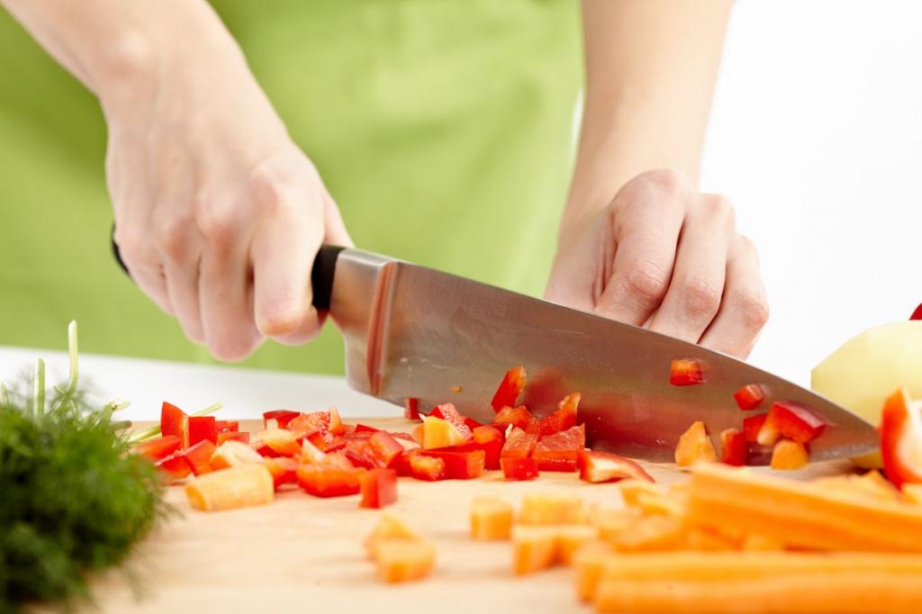 Нарезаем овощи