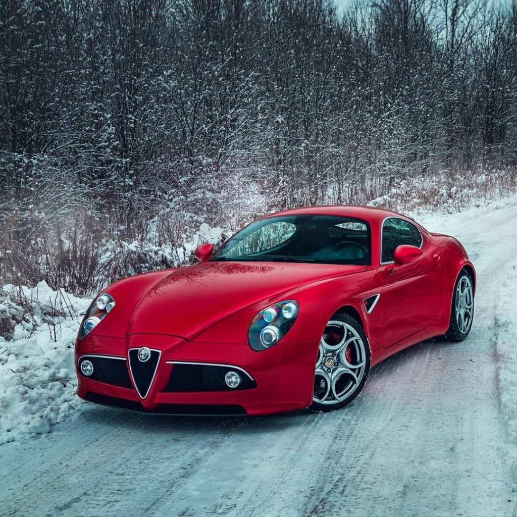 Красная машина