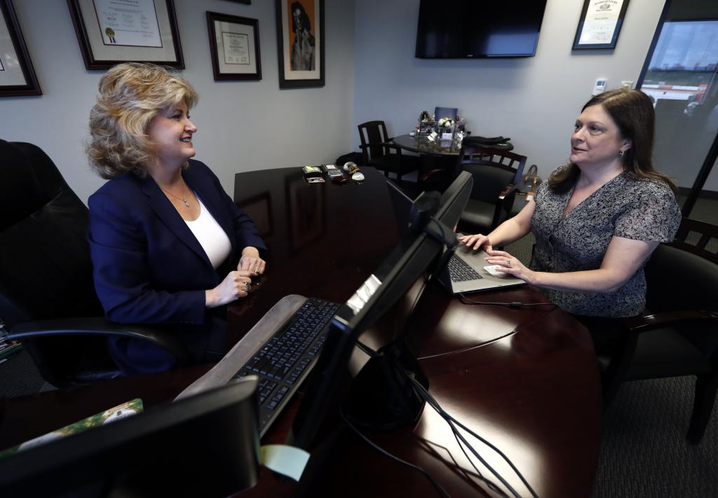 Беседа двух женщин