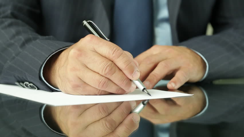 Руководитель подписывает доверенность