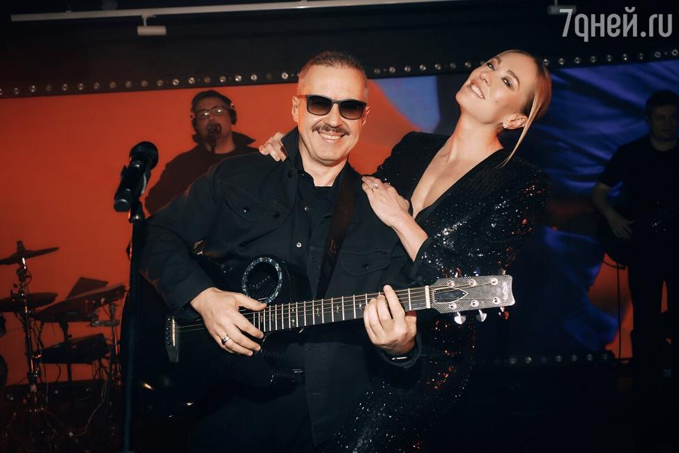 Иван Стрешинский с женой Натальей Давыдовой на вечеринке в честь реалити-шоу «Битва за тело», 2021